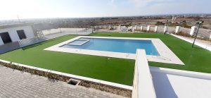 césped para área de piscina